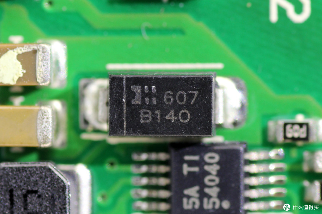 支持N+1冗余并联，光宝550W服务器电源拆解
