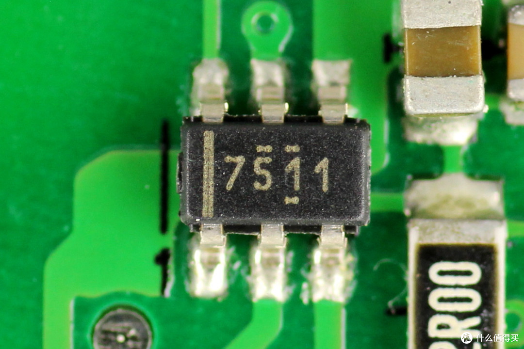 支持N+1冗余并联，光宝550W服务器电源拆解