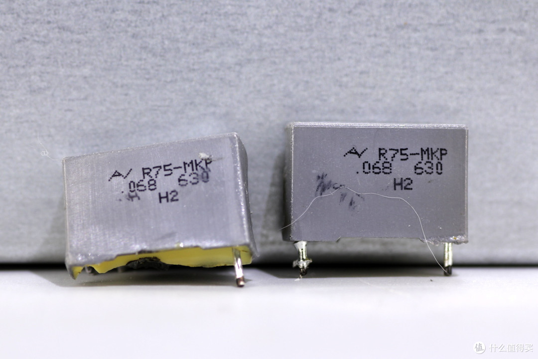 支持N+1冗余并联，光宝550W服务器电源拆解