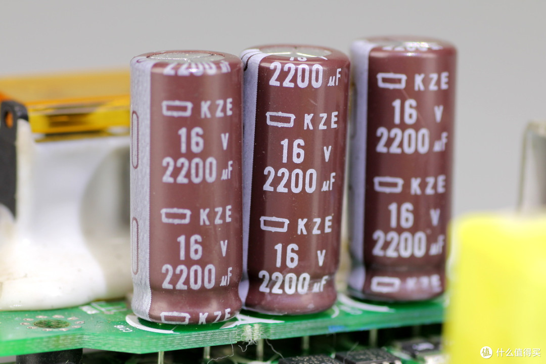 支持N+1冗余并联，光宝550W服务器电源拆解