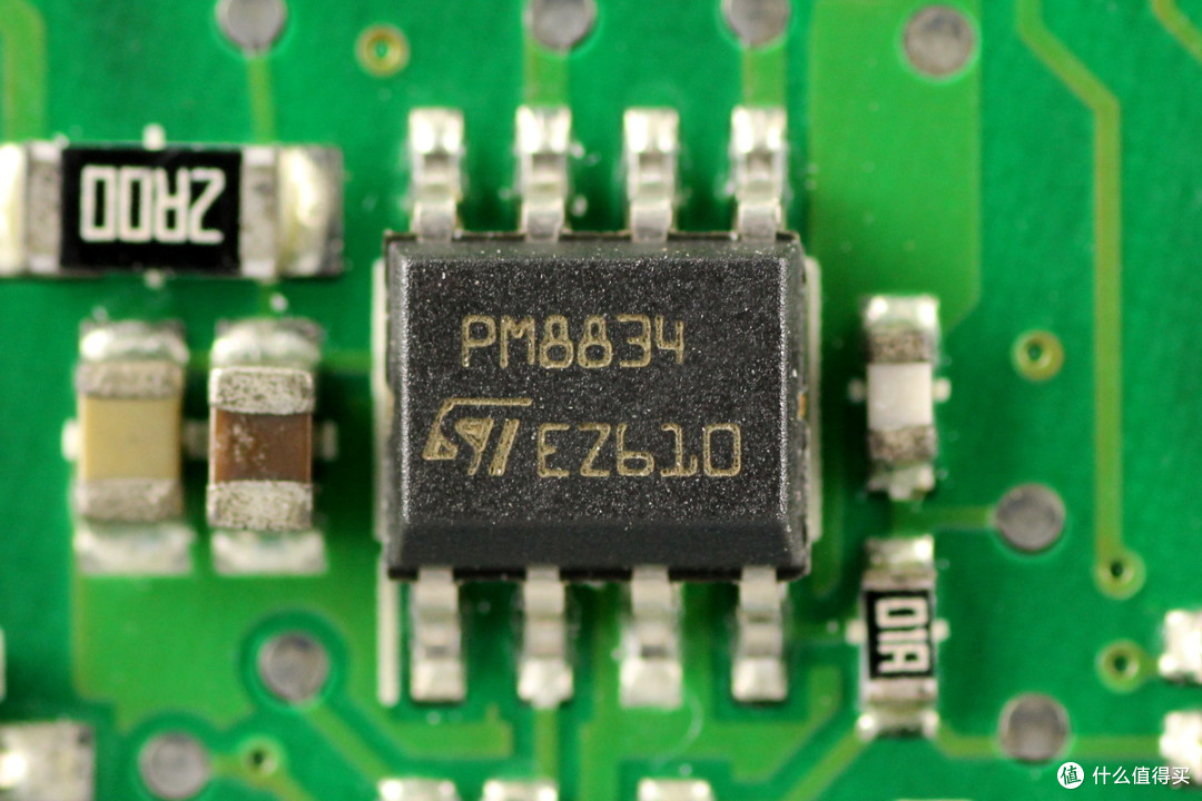 支持N+1冗余并联，光宝550W服务器电源拆解