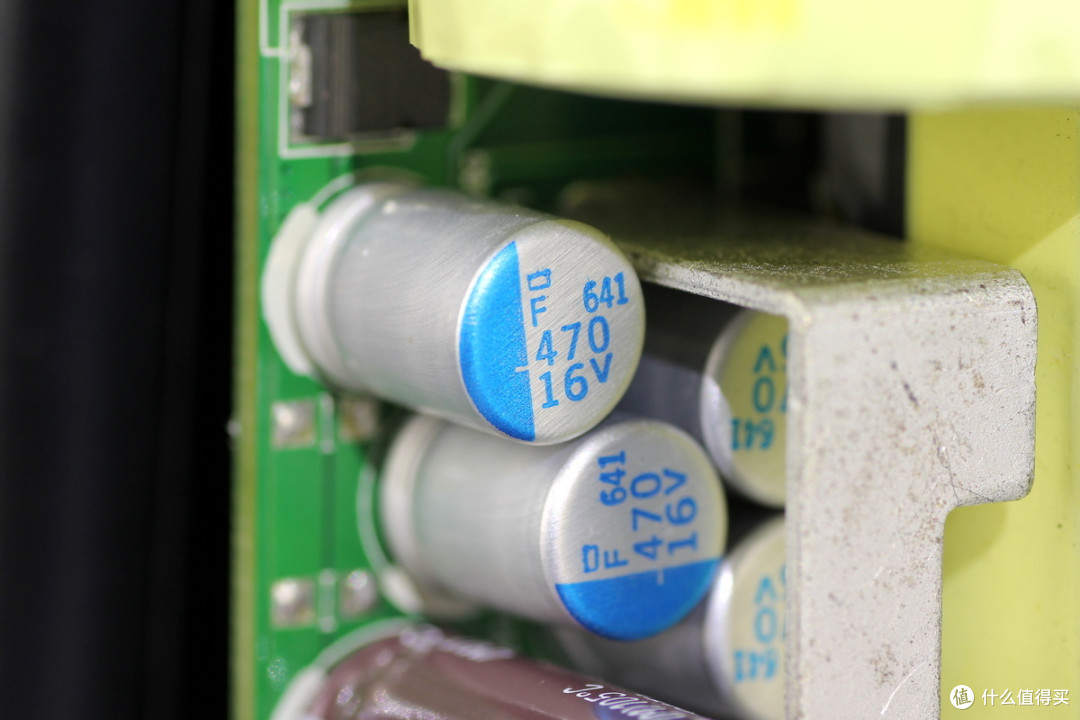 支持N+1冗余并联，光宝550W服务器电源拆解