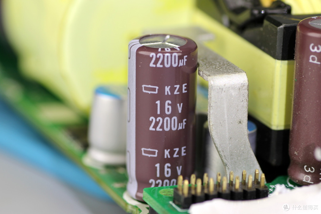 支持N+1冗余并联，光宝550W服务器电源拆解
