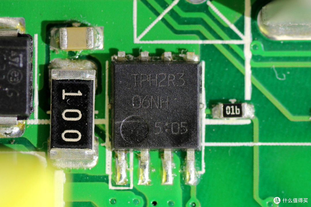 支持N+1冗余并联，光宝550W服务器电源拆解
