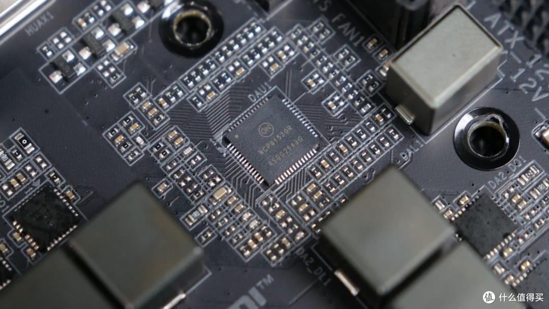 DDR4平台的高规格之选：技嘉B760M小雕GEN5主板评测