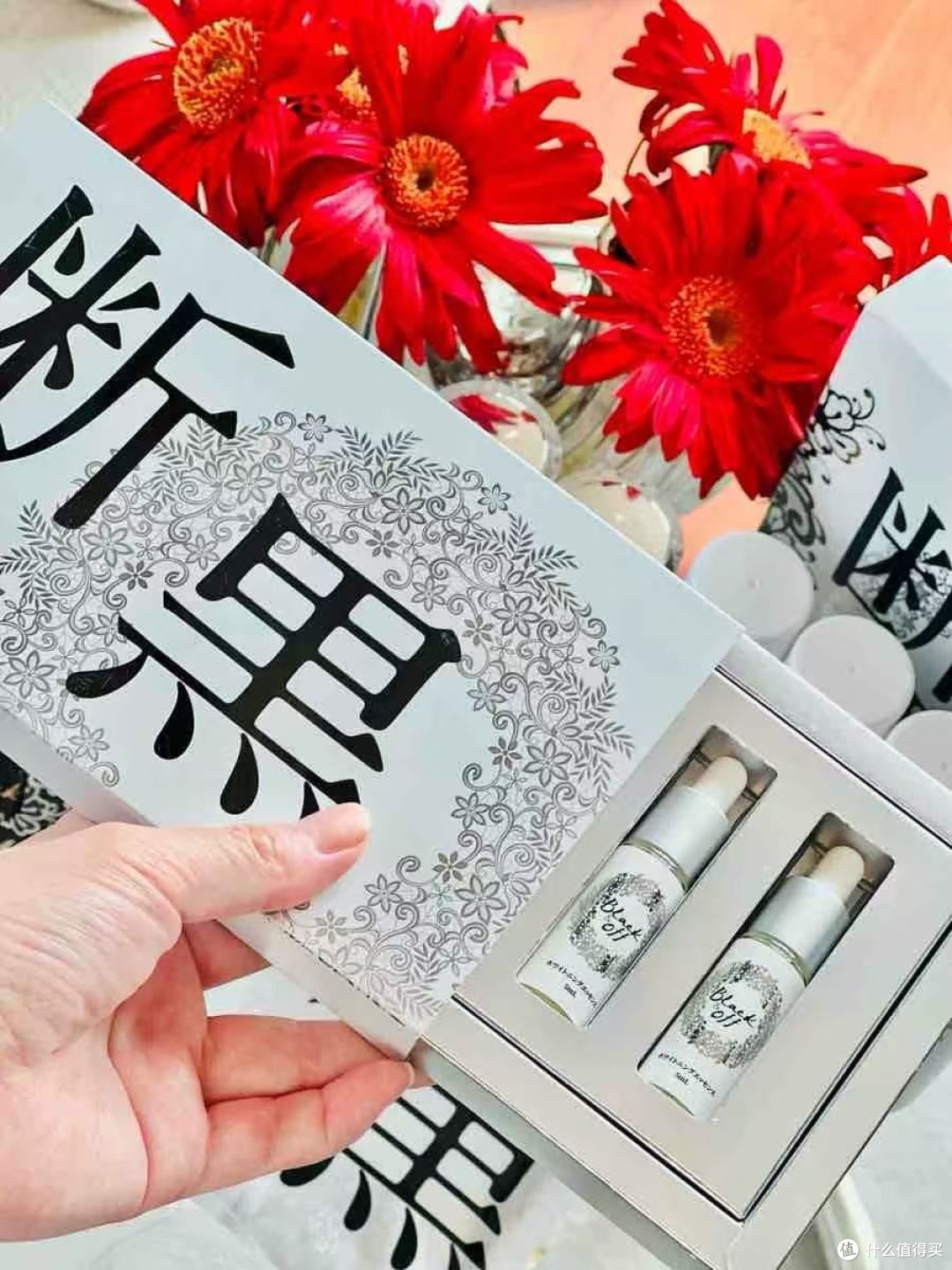 断黑眼膜贴 天使羽翼剪裁包得住颧骨