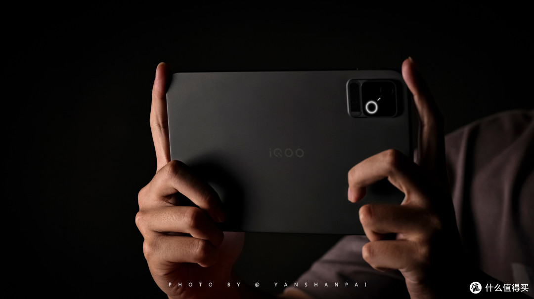 iQOO Pad Ultra:8.8 英寸机身里塞风扇,真解决降频还是噱头?