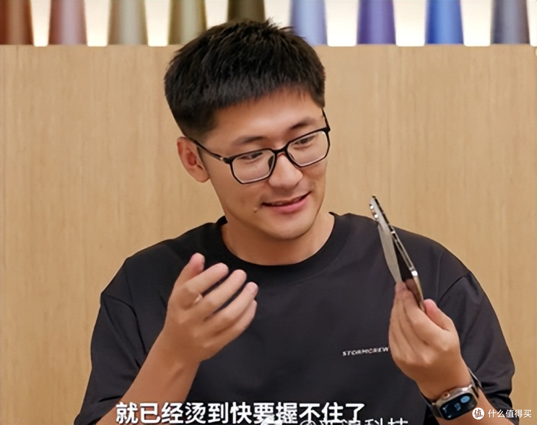 “烫到快握不住”!影视飓风Tim测试iPhone Duo,反掰出现闪屏?