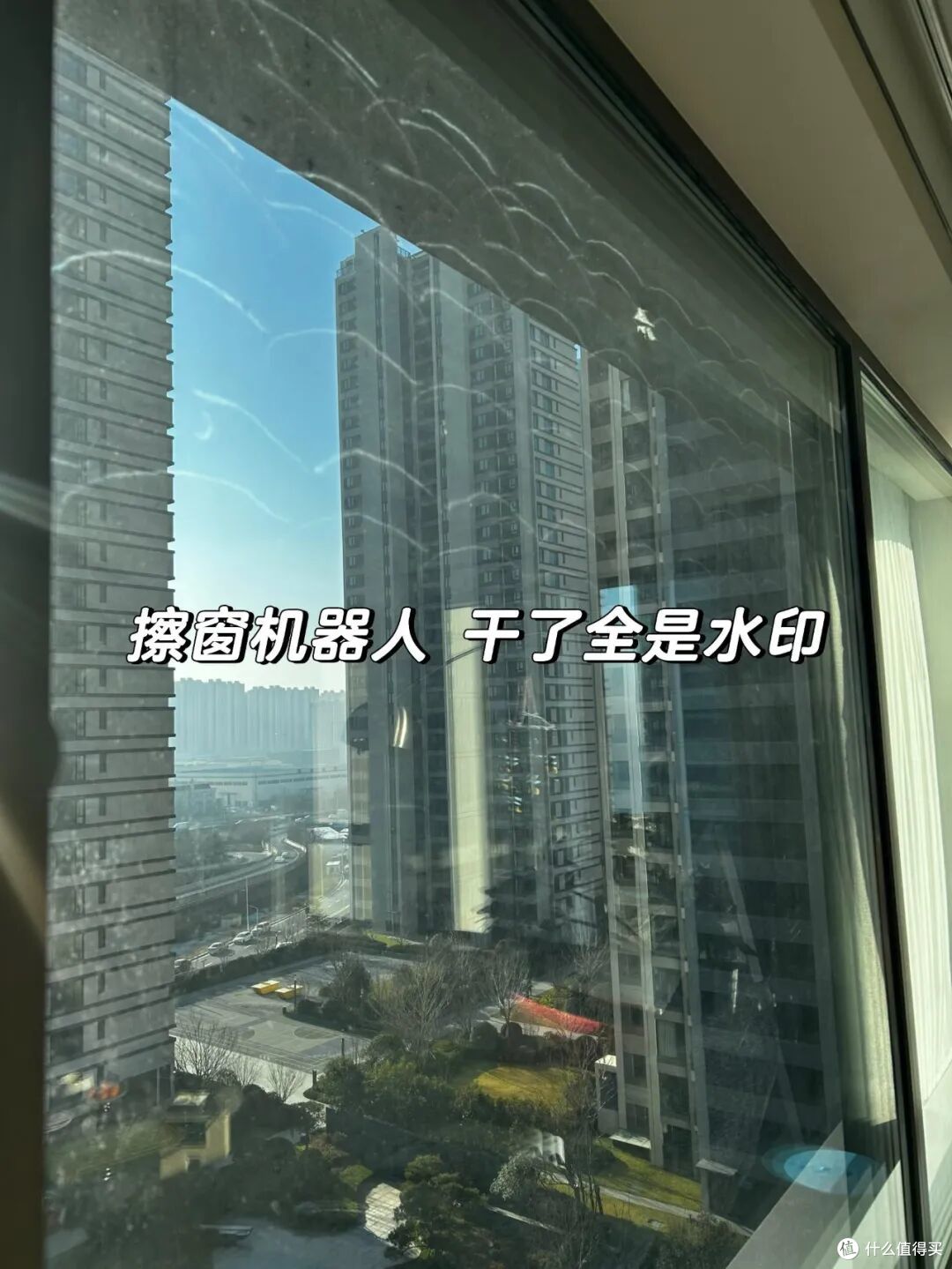 越来越多人给阳台安装“大落地窗”?过来人:很美,也十分后悔
