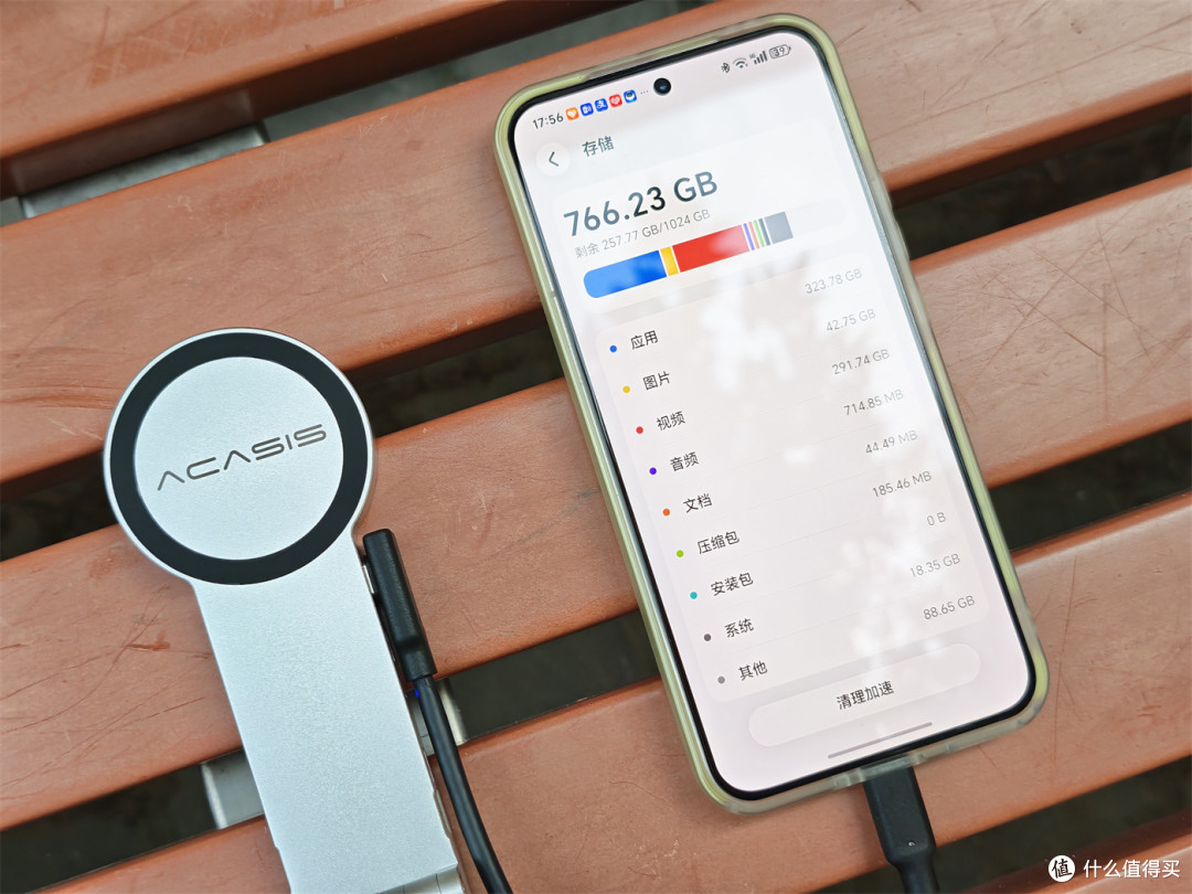 iPhone拍ProRes的神队友来了:三百来块给手机扩容8TB还能充电