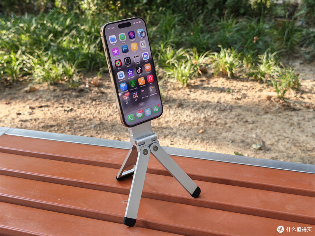 iPhone拍ProRes的神队友来了:三百来块给手机扩容8TB还能充电