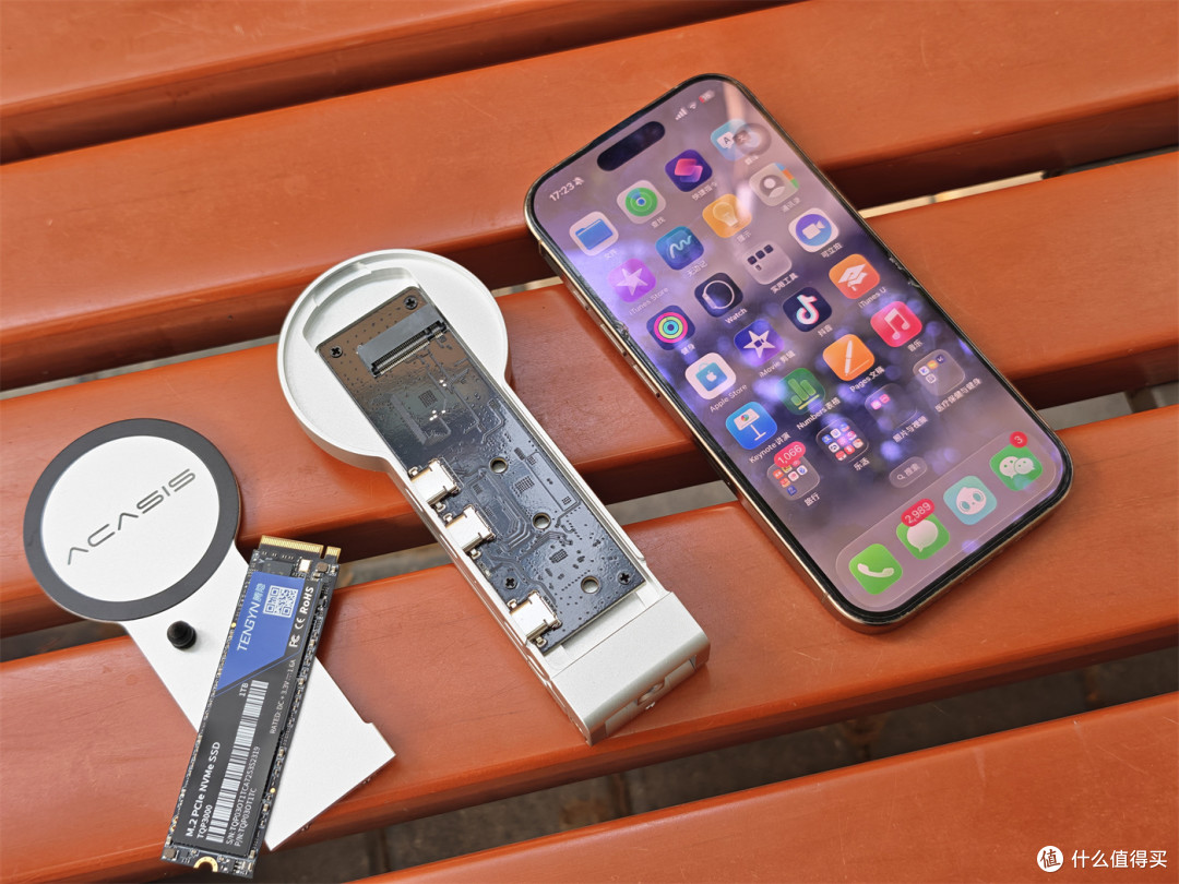 iPhone拍ProRes的神队友来了:三百来块给手机扩容8TB还能充电