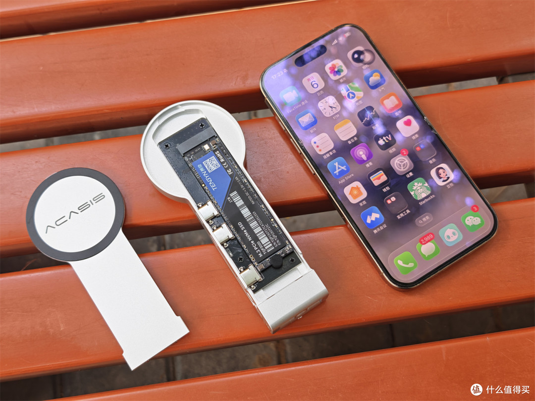 iPhone拍ProRes的神队友来了:三百来块给手机扩容8TB还能充电