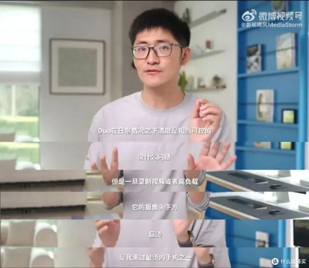 苹果折叠屏翻车实录:录4K视频3分钟就烫手,反掰一下竟闪屏?