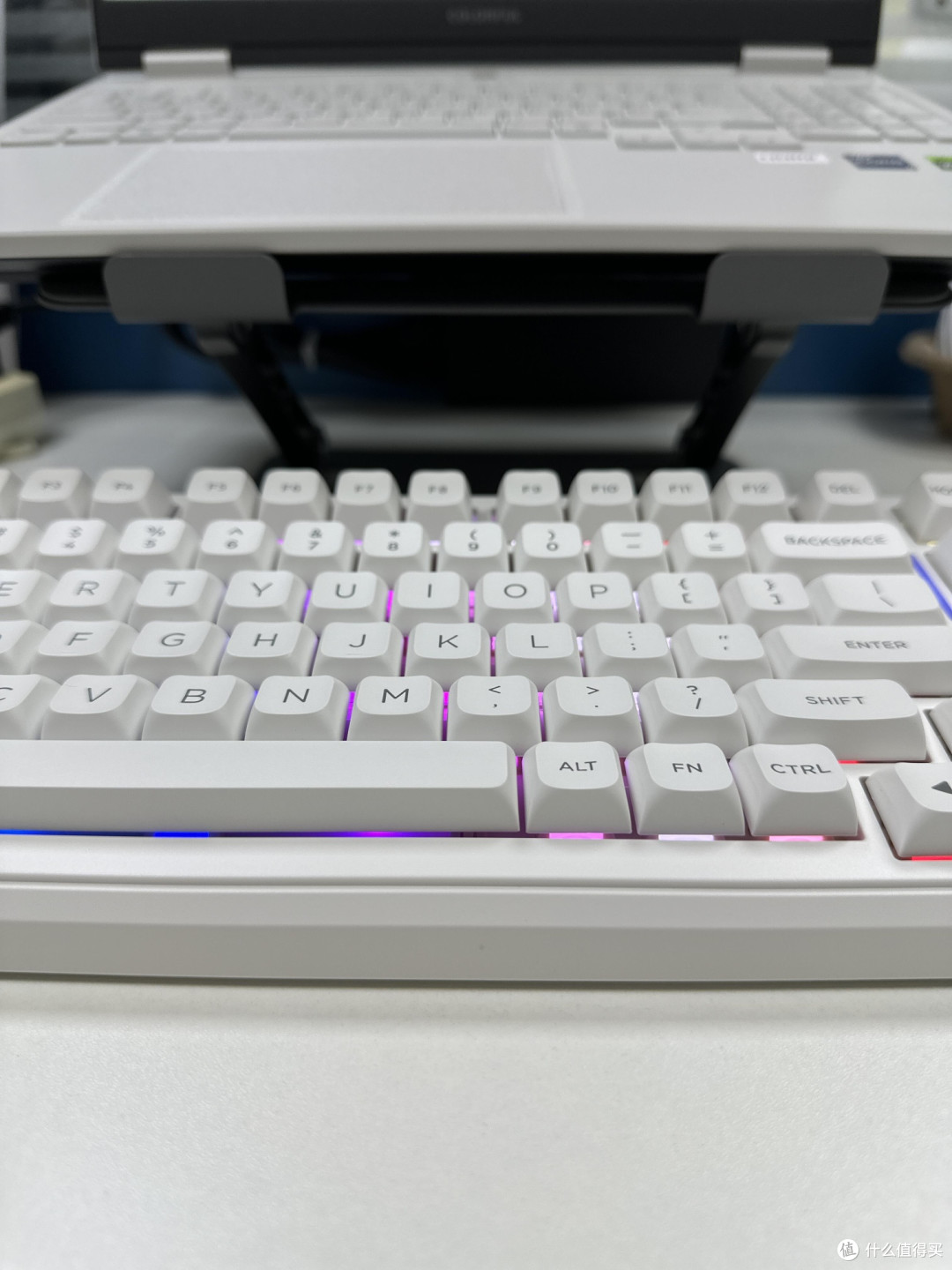 迈从K99V3开箱,纯白款直接长在我的桌搭审美上
