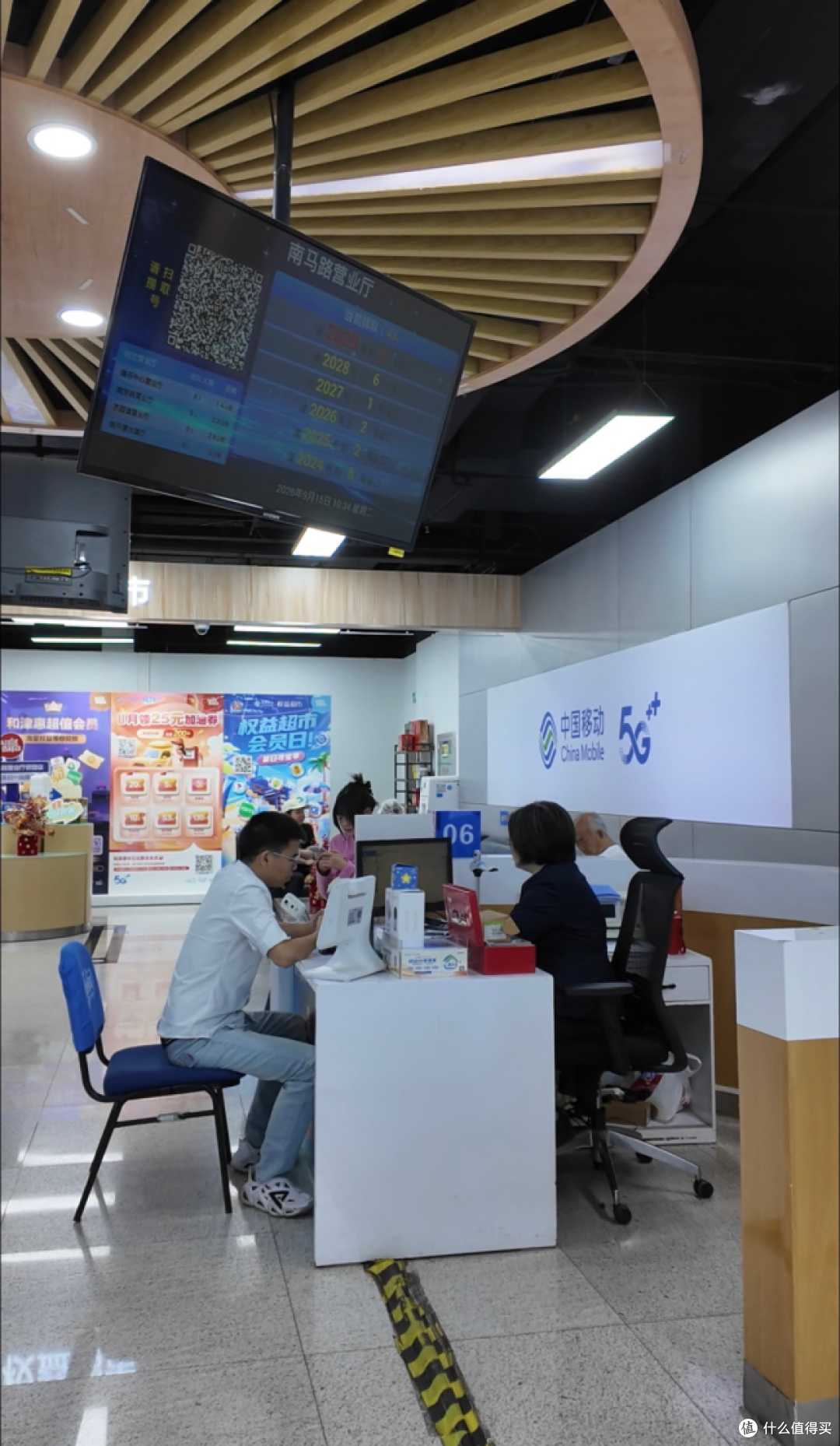港版iPhone Duo没卡槽,水货商200万货砸手里,得物炒到49999