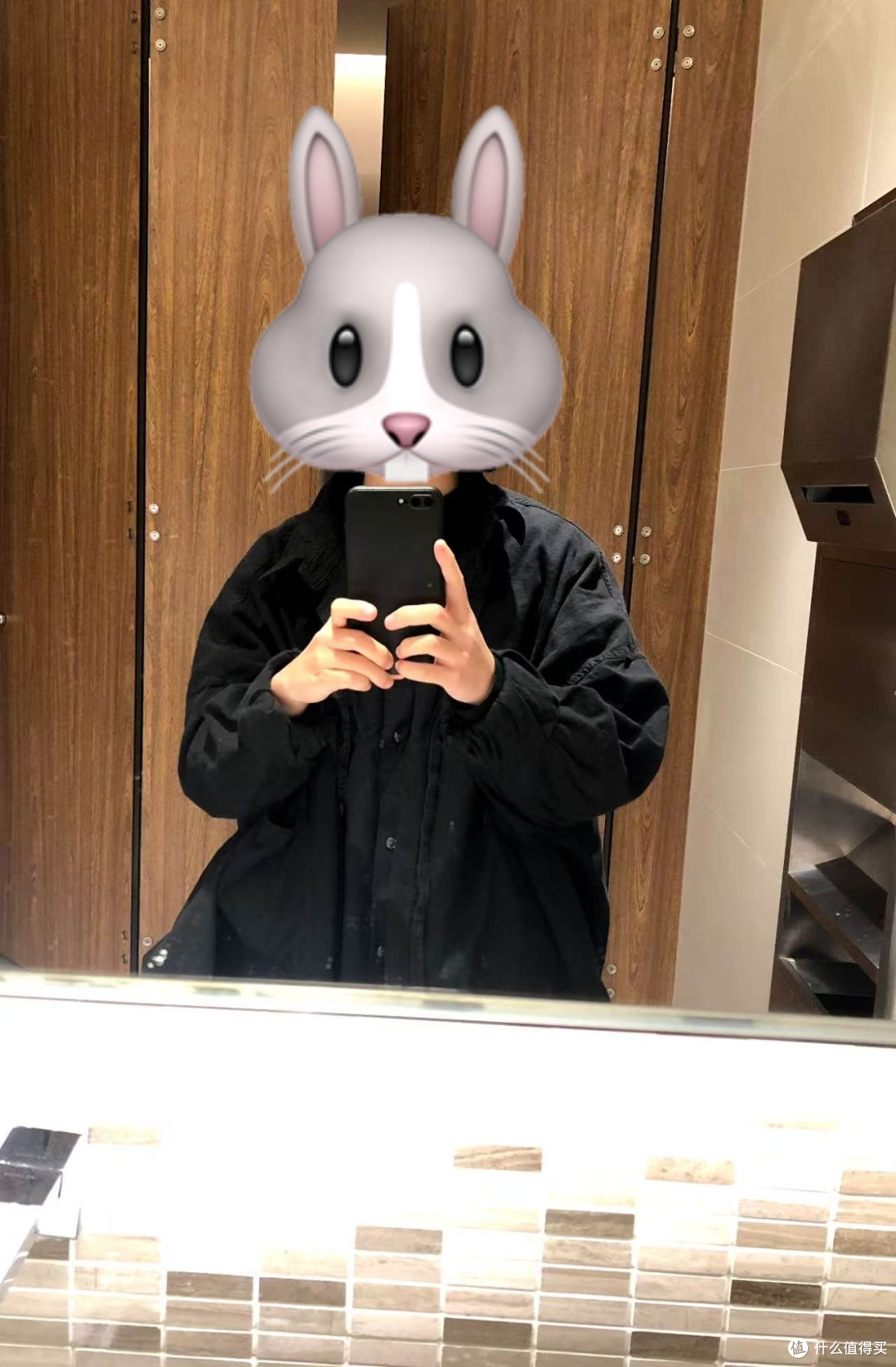 这件是idee还是labo系列的来着， 男女通用款，巨大一件，手袖都挽起来三四层