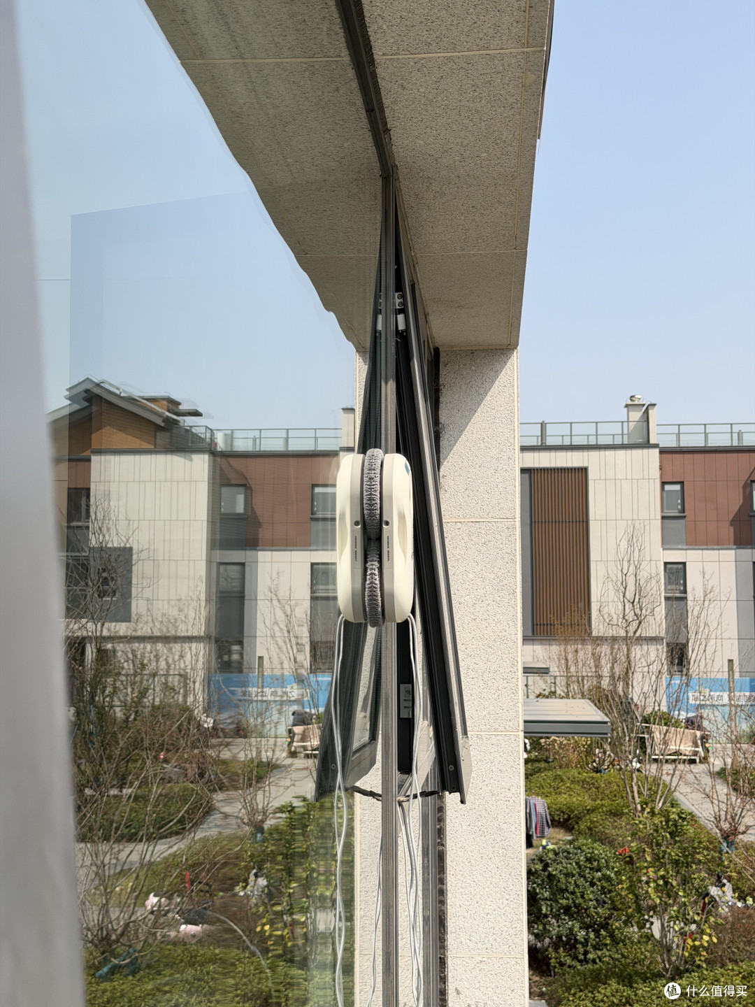 高层住宅擦窗机器人安全吗?洒拖T30两周深度体验
