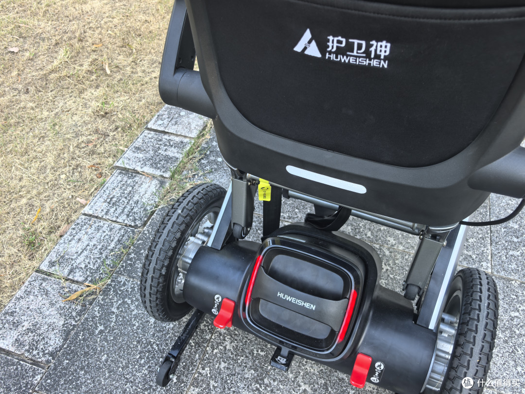电动轮椅一次充电能跑多远?新手最想知道的续航问题