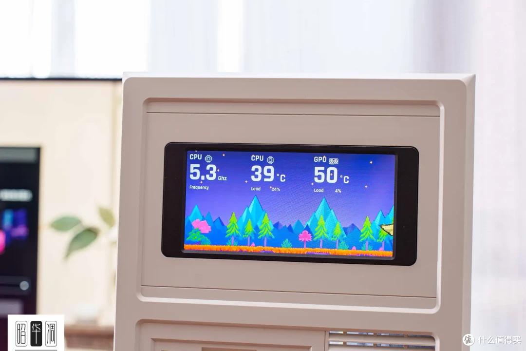 把桌面科技感藏进千禧年记忆!用 Tt Retro 360 TG 打造复古机