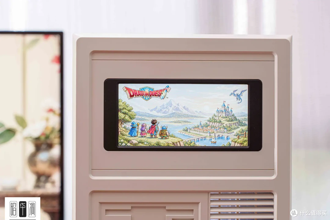 把桌面科技感藏进千禧年记忆!用 Tt Retro 360 TG 打造复古机