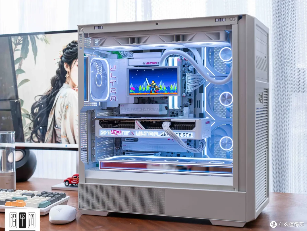 把桌面科技感藏进千禧年记忆!用 Tt Retro 360 TG 打造复古机
