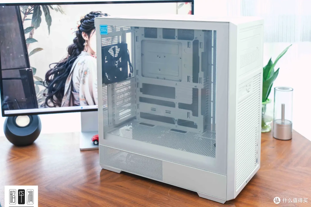 把桌面科技感藏进千禧年记忆!用 Tt Retro 360 TG 打造复古机
