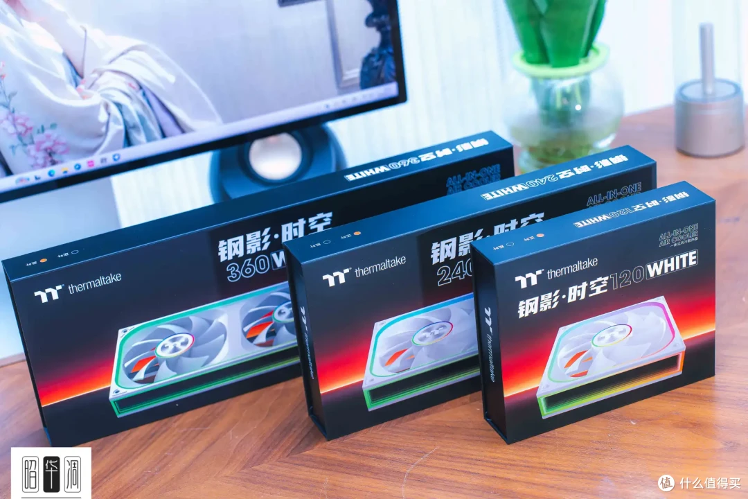 把桌面科技感藏进千禧年记忆!用 Tt Retro 360 TG 打造复古机