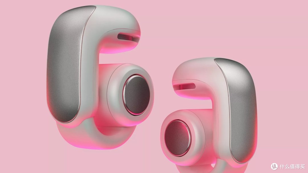 2026 年 9 月 17 日 Bose 官网渲染图(assets.bosecreative.com),Ultra Open Earbuds 二代白烟色侧视图,展示夹扣开口与耳廓贴合位置。