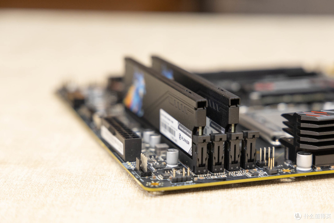 装机分享,奔跑者Runner 32GB(16G×2)瞬影DDR4套装表现如何
