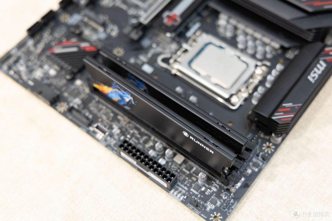 装机分享,奔跑者Runner 32GB(16G×2)瞬影DDR4套装表现如何