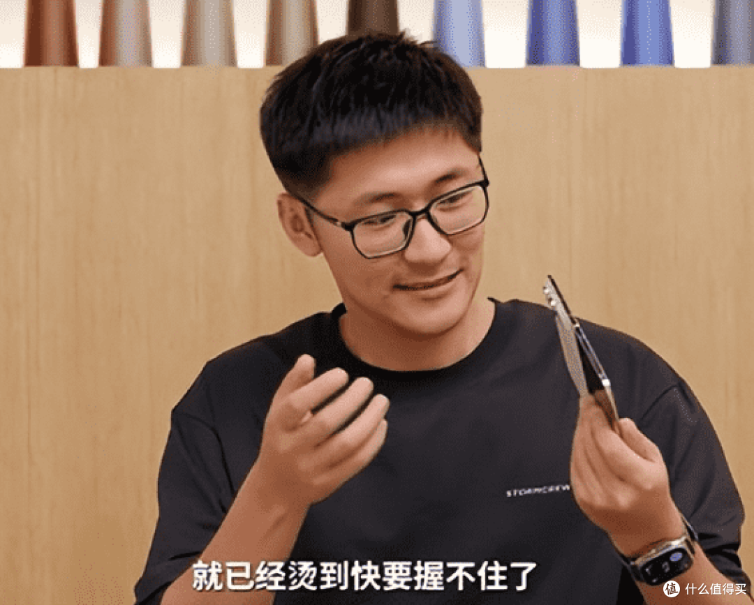 15999 元折叠 iPhone 翻车?Tim 实测:反向一掰直接闪屏