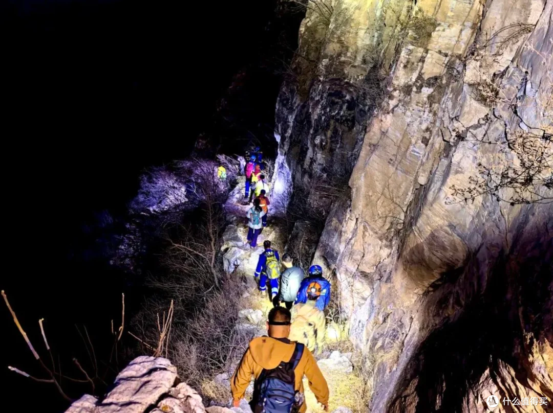 山野备忘录|教练带4名儿童登山遇暴雨,被困22小时
