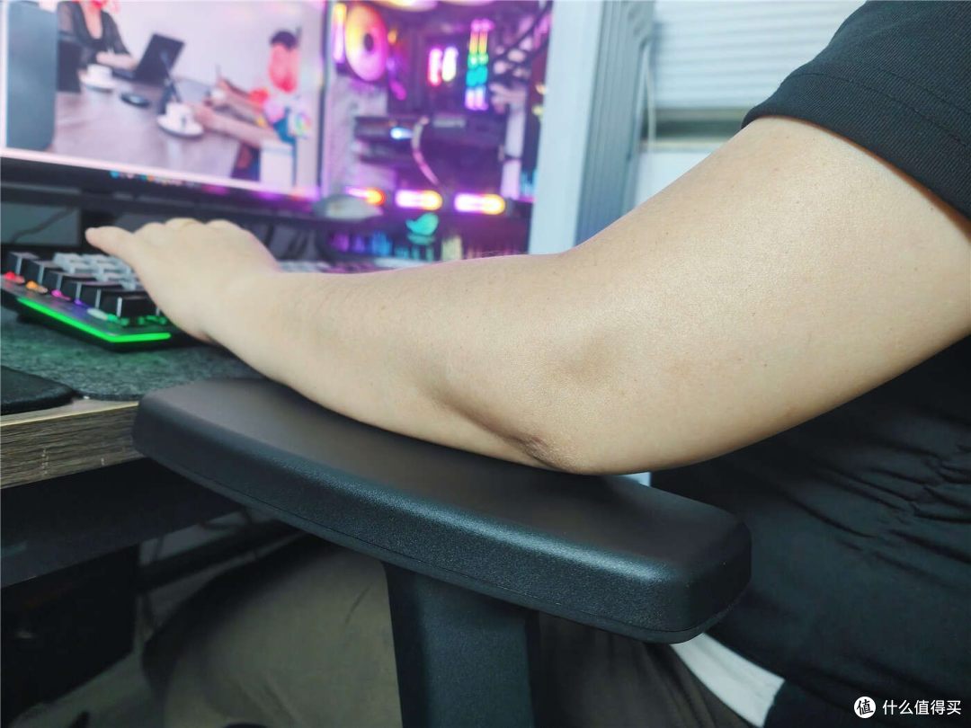 百元级久坐救星!夏草木Fit CC实测,打工人的护腰刚需!