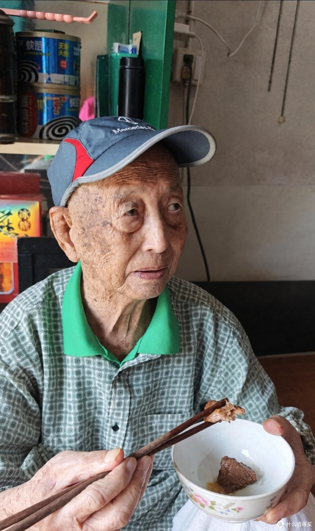 100岁老大爷每天睡18小时,顿顿吃肉,体检单比我还干净?