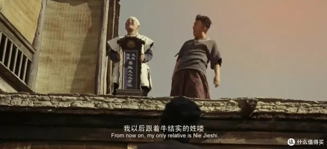 全镇人都说他病死了。医生剖开肚子，愣在原地。