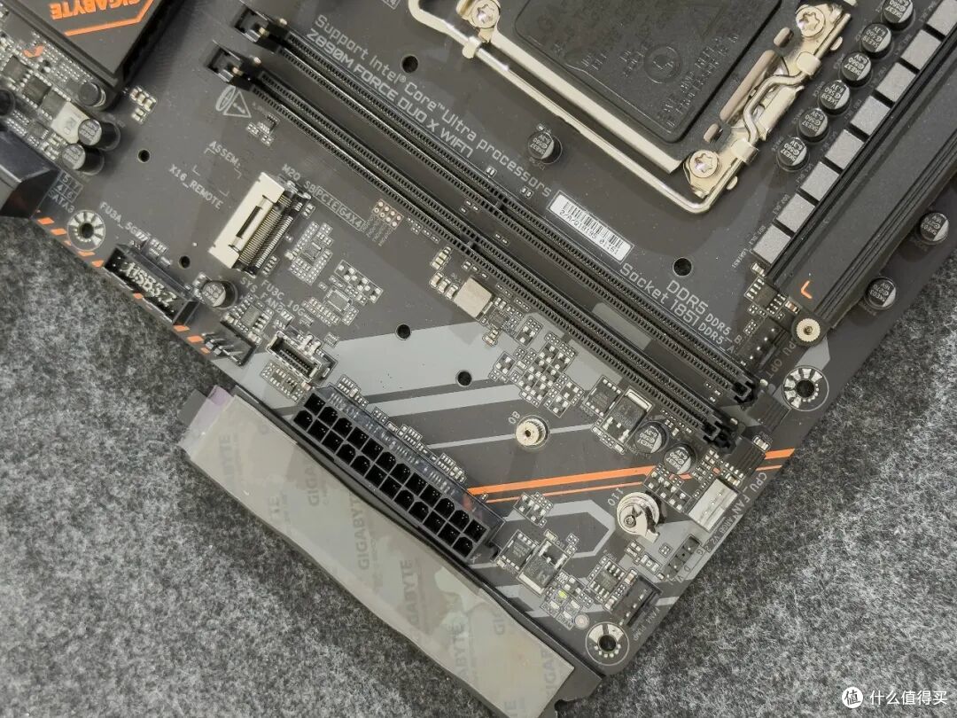 有了超频黑科技，单条内存也能爽玩游戏！技嘉Z890M战鹰DOU X装机