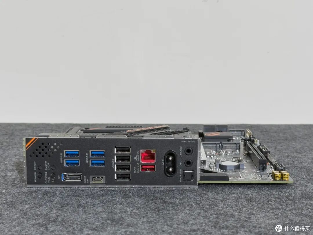 有了超频黑科技，单条内存也能爽玩游戏！技嘉Z890M战鹰DOU X装机