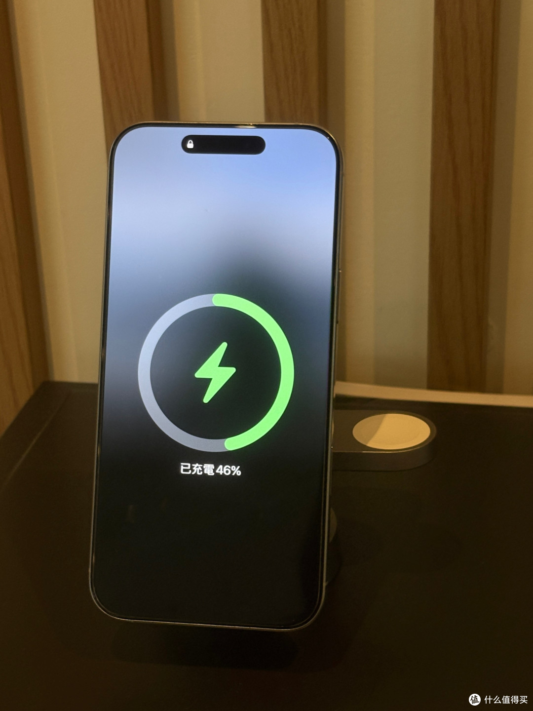 三合一无线充实测：iPhone17+手表+耳机一底座搞定