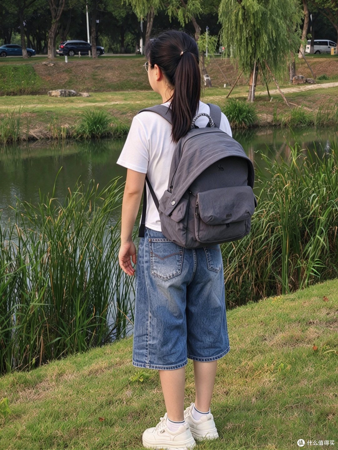 别乱买通勤双肩包!光影行星云栖,外简内巨能装,磁吸扣超级香。