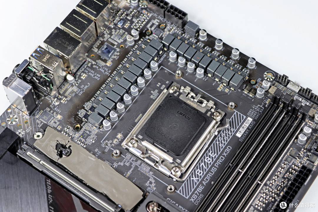 存储涨上天?别怕!用 9800X3D + 技嘉 X870E AORUS PRO X3D