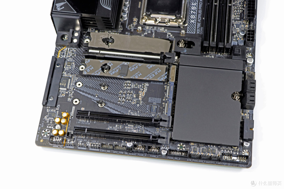 存储涨上天?别怕!用 9800X3D + 技嘉 X870E AORUS PRO X3D