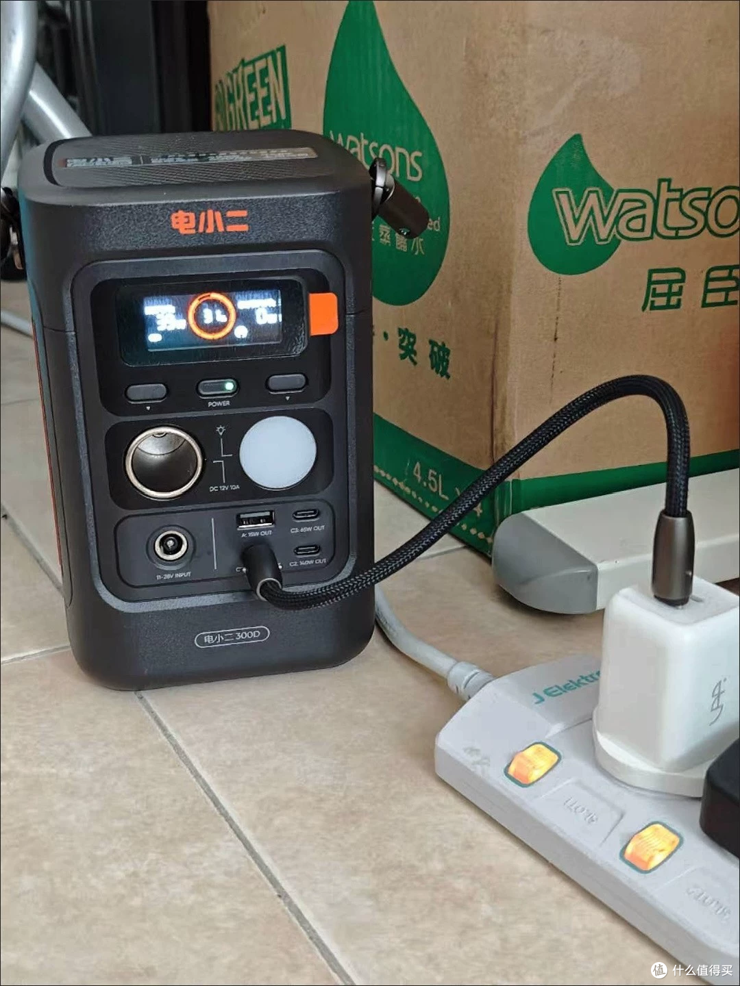 260元买288Wh磷酸铁锂户外电源，先数面板少了什么