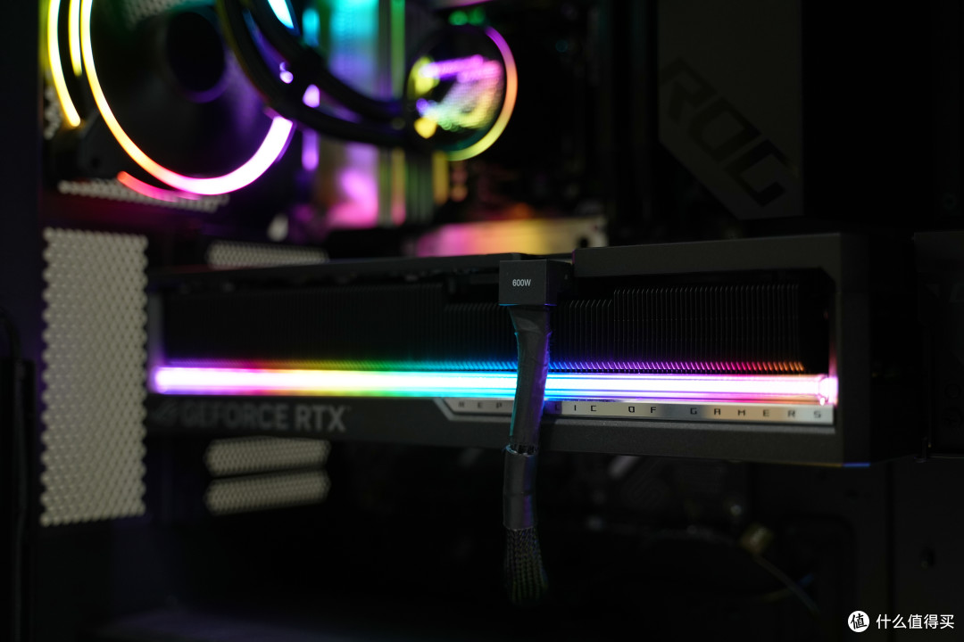 枪神10X上手:没想到9950X3D2+5080只是它的基础,全息投影才是灵魂!