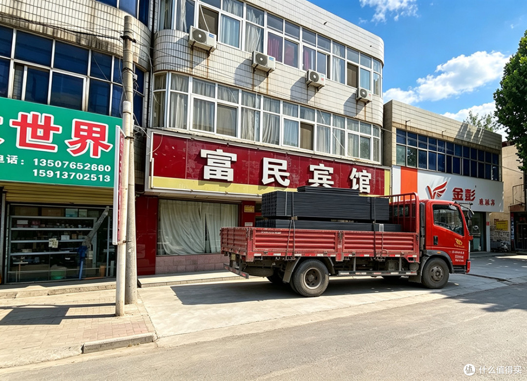 宾馆翻新隔墙怎么选？临颍富民宾馆项目复盘，算清隐性装修成本