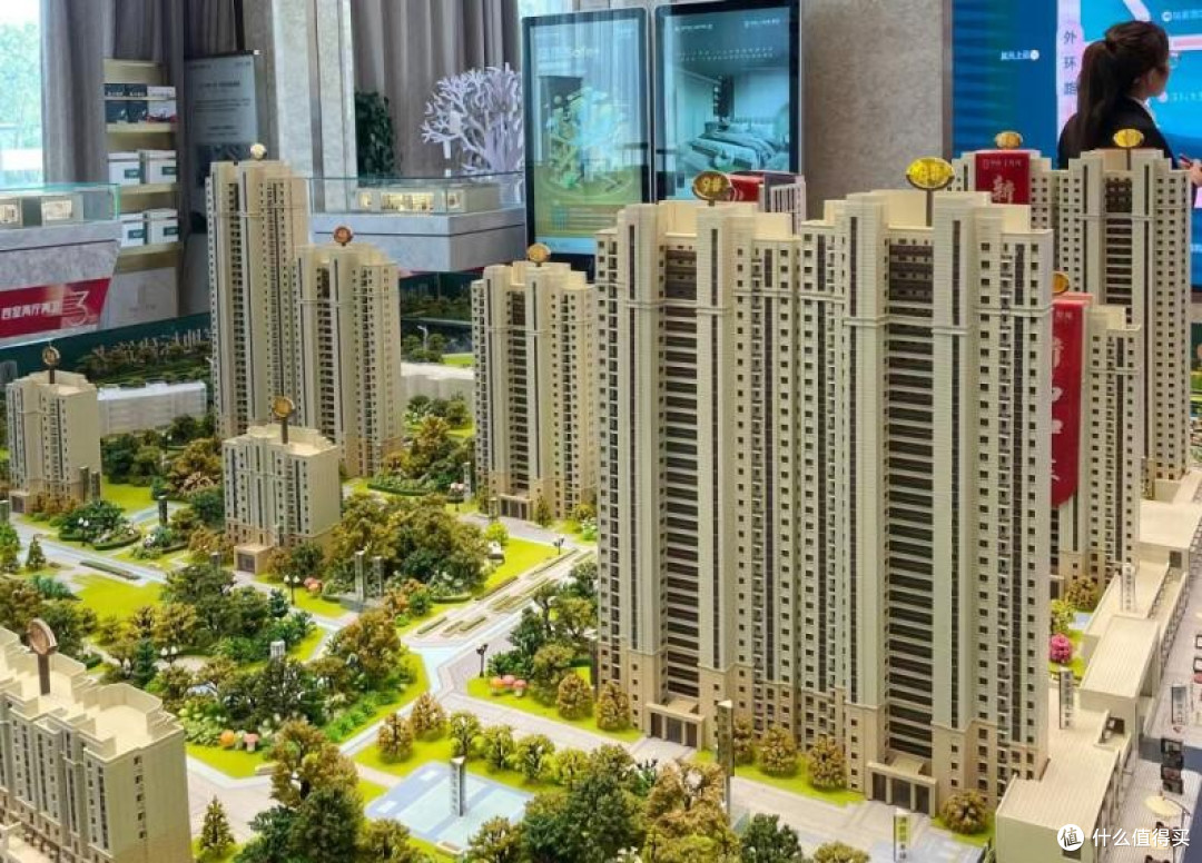 同一栋楼,为何边户都卖光了,中间户却少人问津?你知道原因吗?
