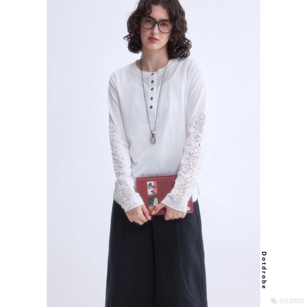 早秋这件“心机T”,把普通女孩变时髦精!