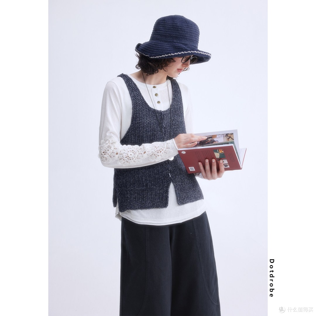 早秋这件“心机T”，把普通女孩变时髦精！