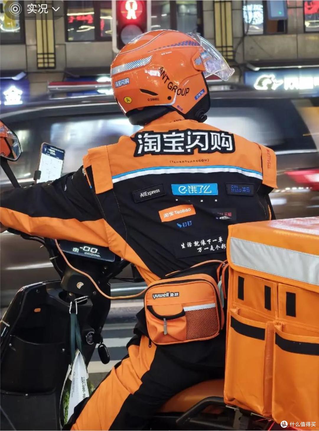 外卖小哥的制服拿了法国设计金奖,你骑摩托还在穿T恤?