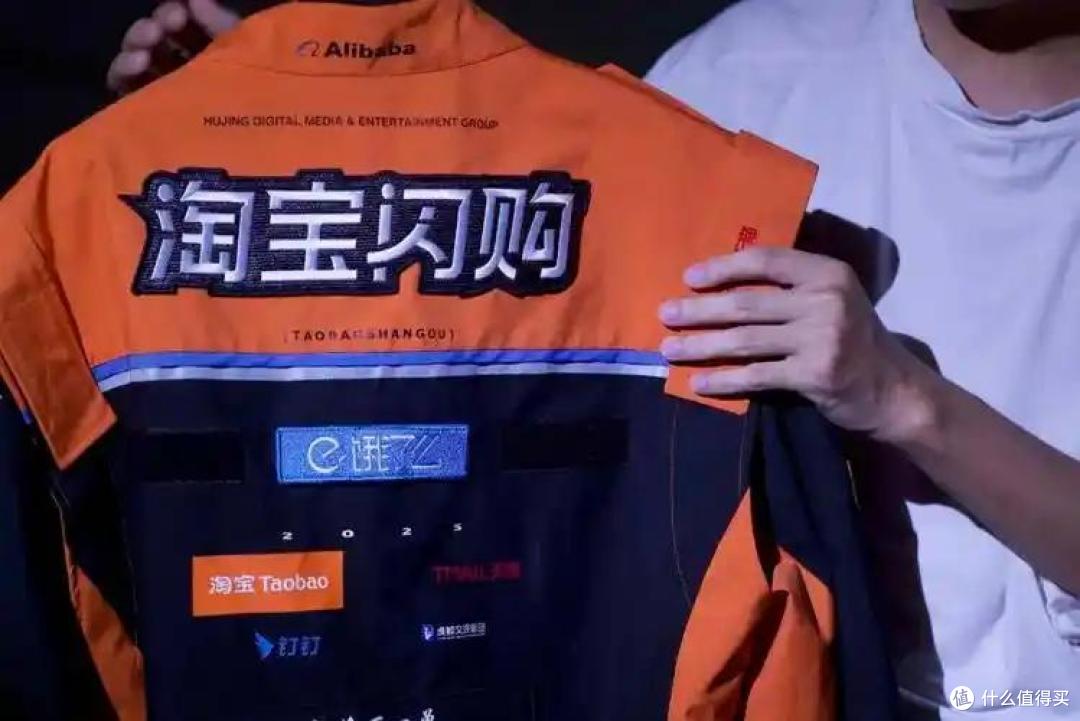 外卖小哥的制服拿了法国设计金奖,你骑摩托还在穿T恤?